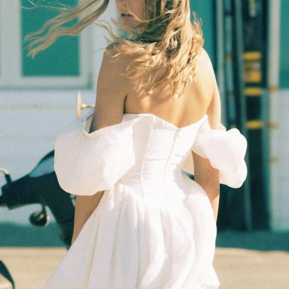 Elegant White Mini Dress - Picture 4 of 4